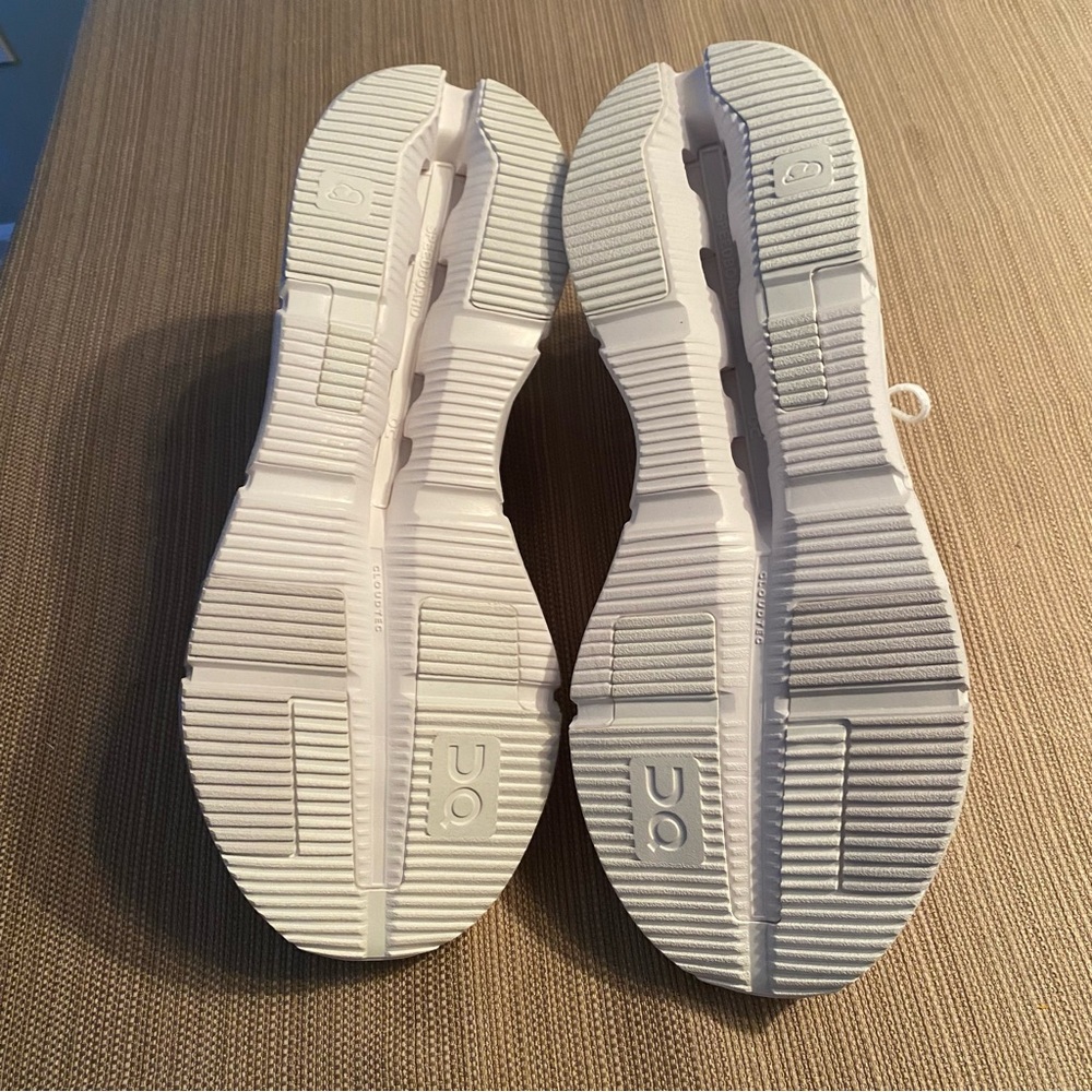 On Cloud Men’s Sneakers - Picture 2 of 6